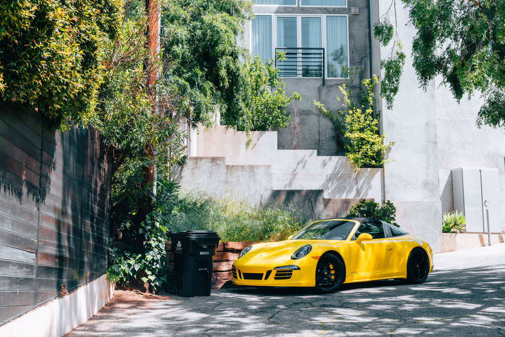 yellow-sports-car-Minecart